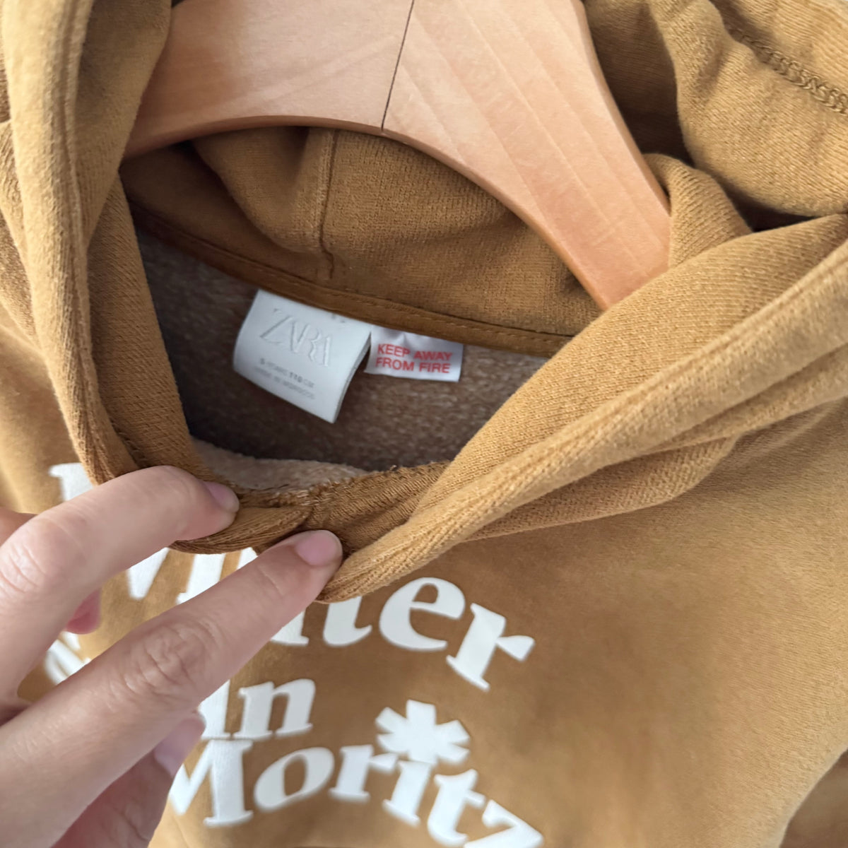 Zara / Brown winter in St. Moritz hoodie / 5Y