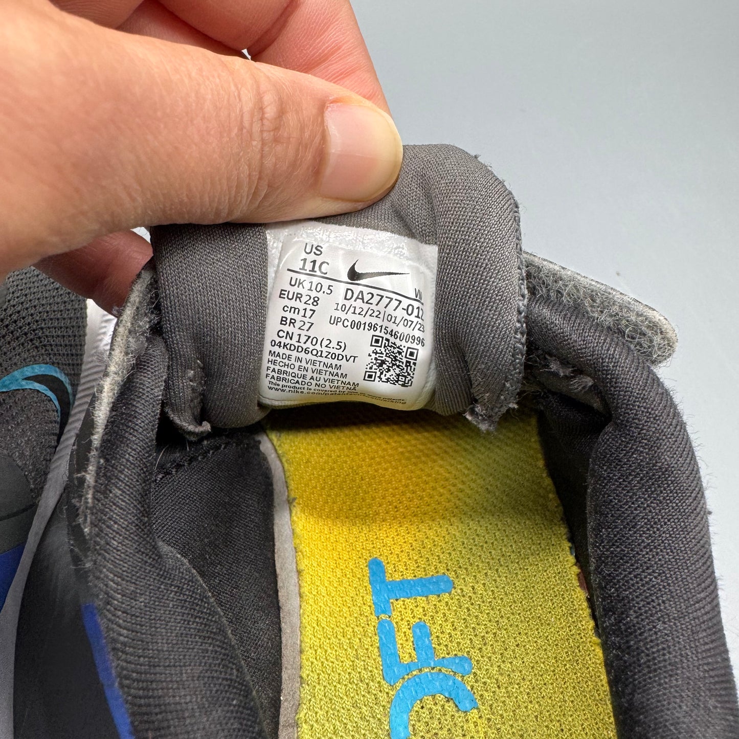 Nike / Running Shoes / US11