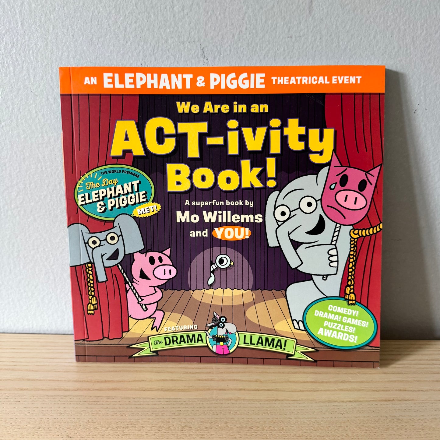 [Brand New] Elephant & Piggie Activity Book / Mo Willems