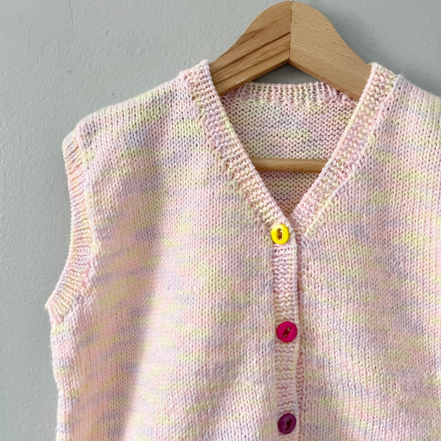 Handmade / Pink knit vest / 3-5Y