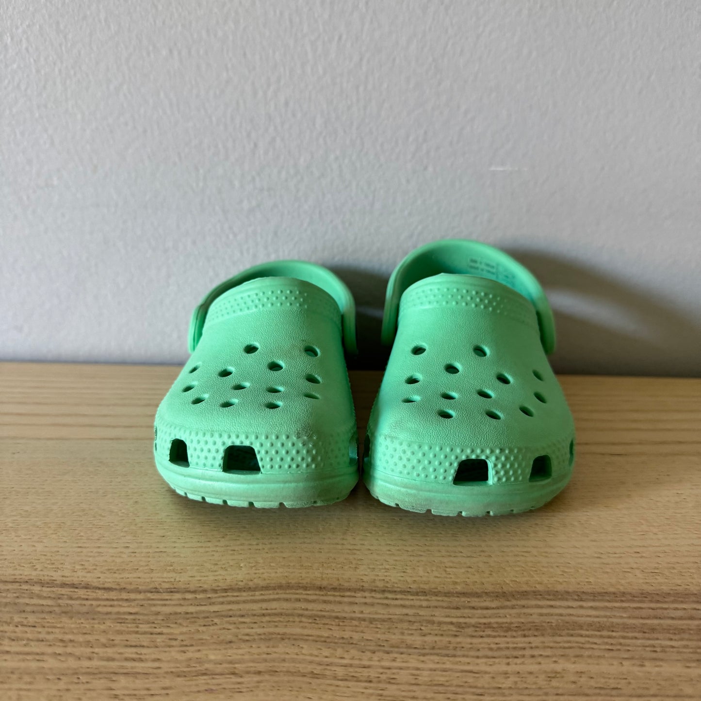 Crocs / Sandals / US7