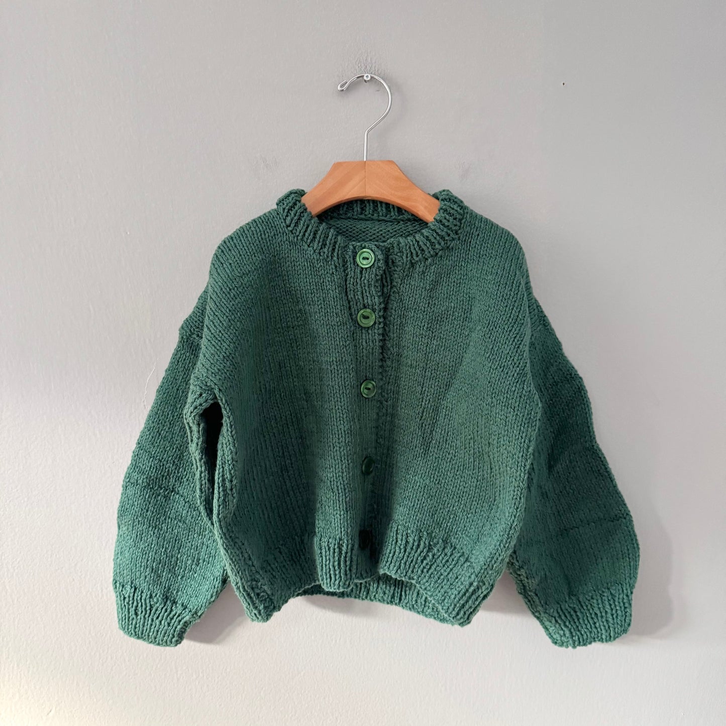 Handmade / Green buttoned cardigan / 5T