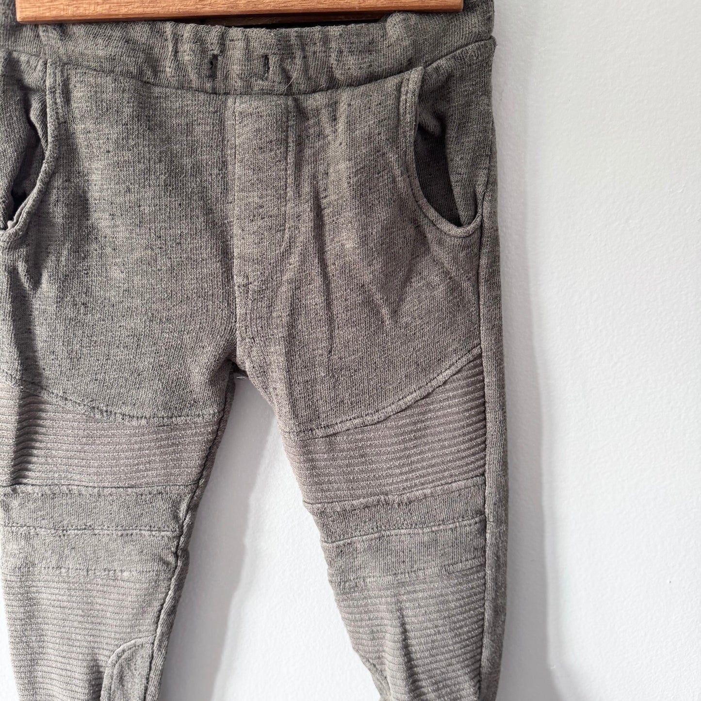 Zara / Grey jogger pants / 5Y