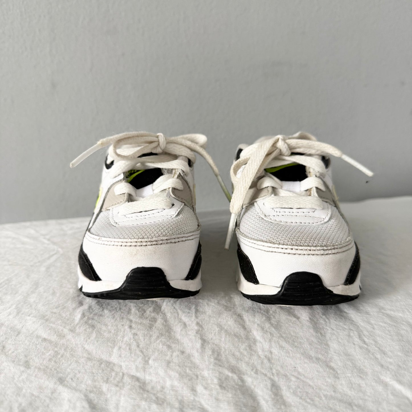 Nike / Air Max / Running Shoes / US6