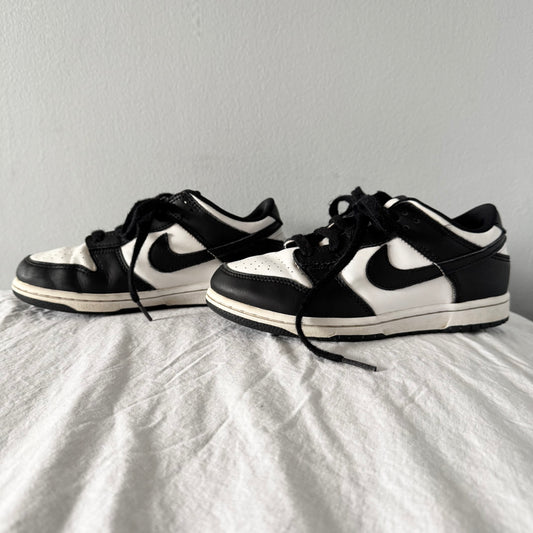 Nike / Running Shoes / J2