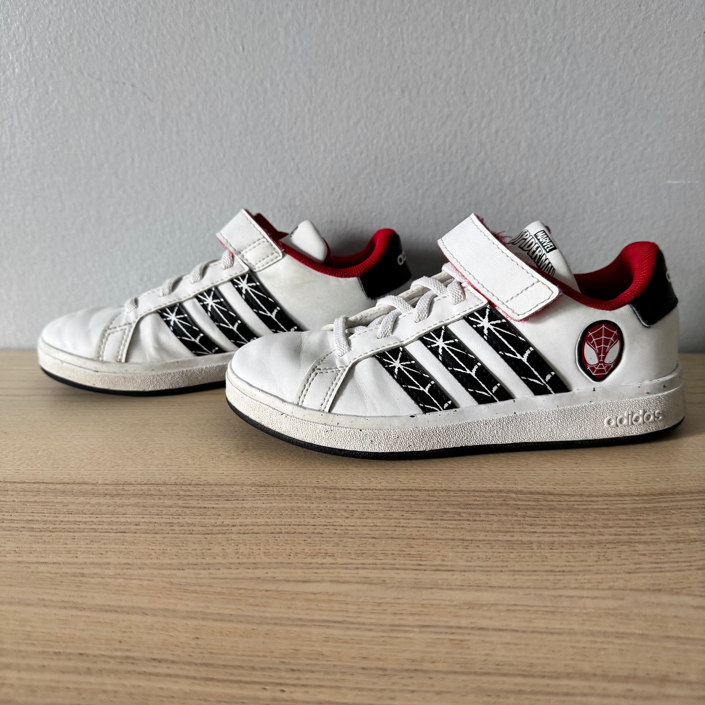 Adidas / Sneaker / US12
