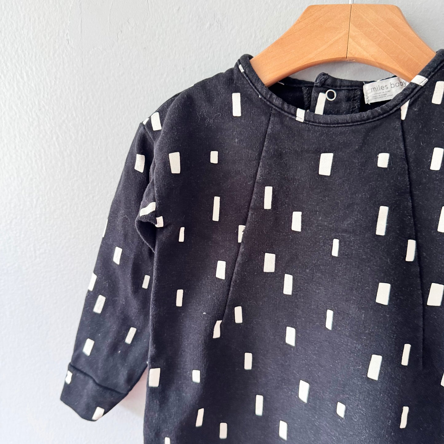 Miles baby / Black crew dress / 24M