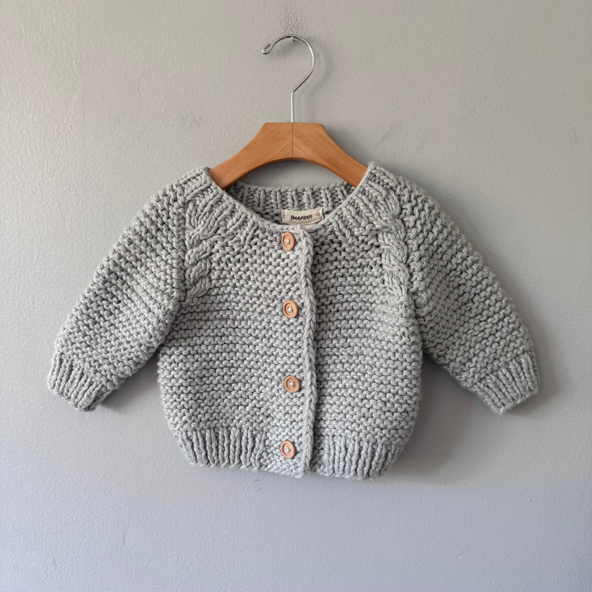 Huggalugs / Light grey chunky knit cardigan / 12-18M
