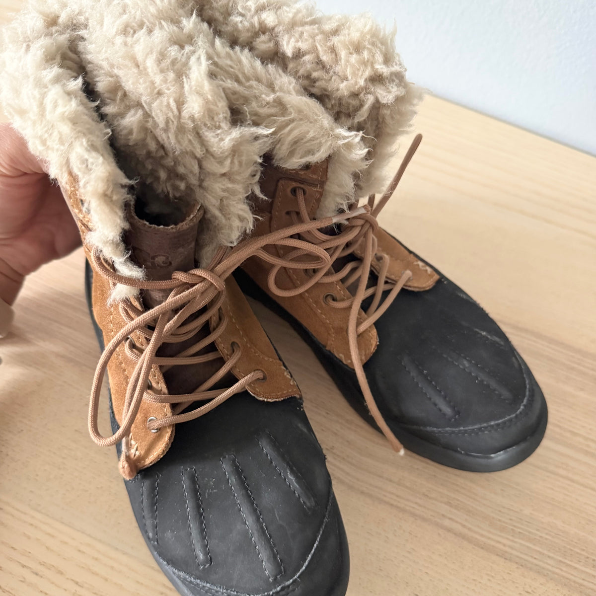 UGG / Boots / J3