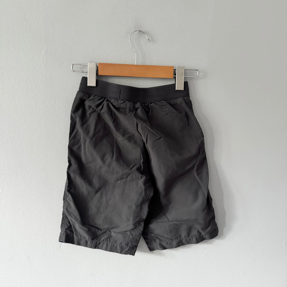 Mec / Grey nylon shorts / 8Y
