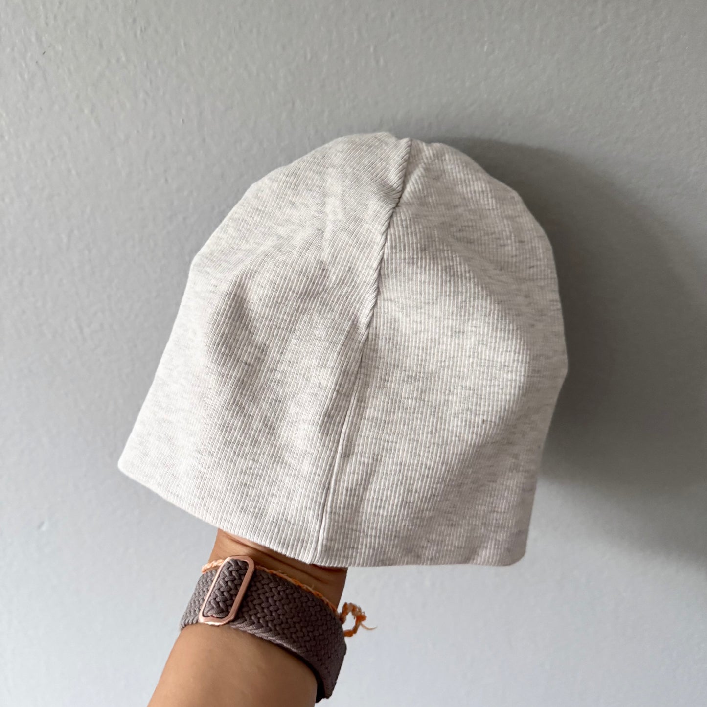 H&M / Light grey ribbed beanie / 6-12M