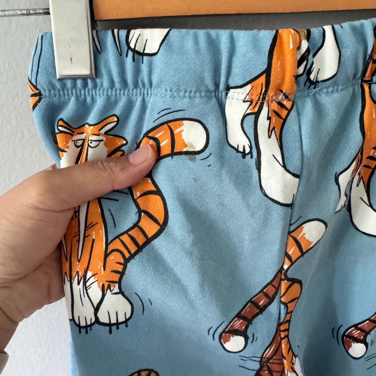 H&M / Blue x tiger sweatpants / 5-6Y