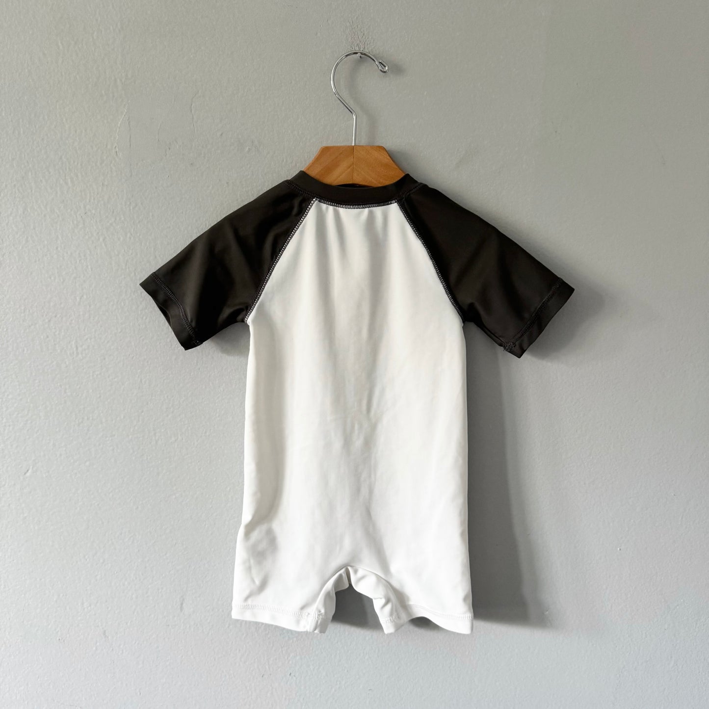 Old Navy / Anti-UV / 12-18M