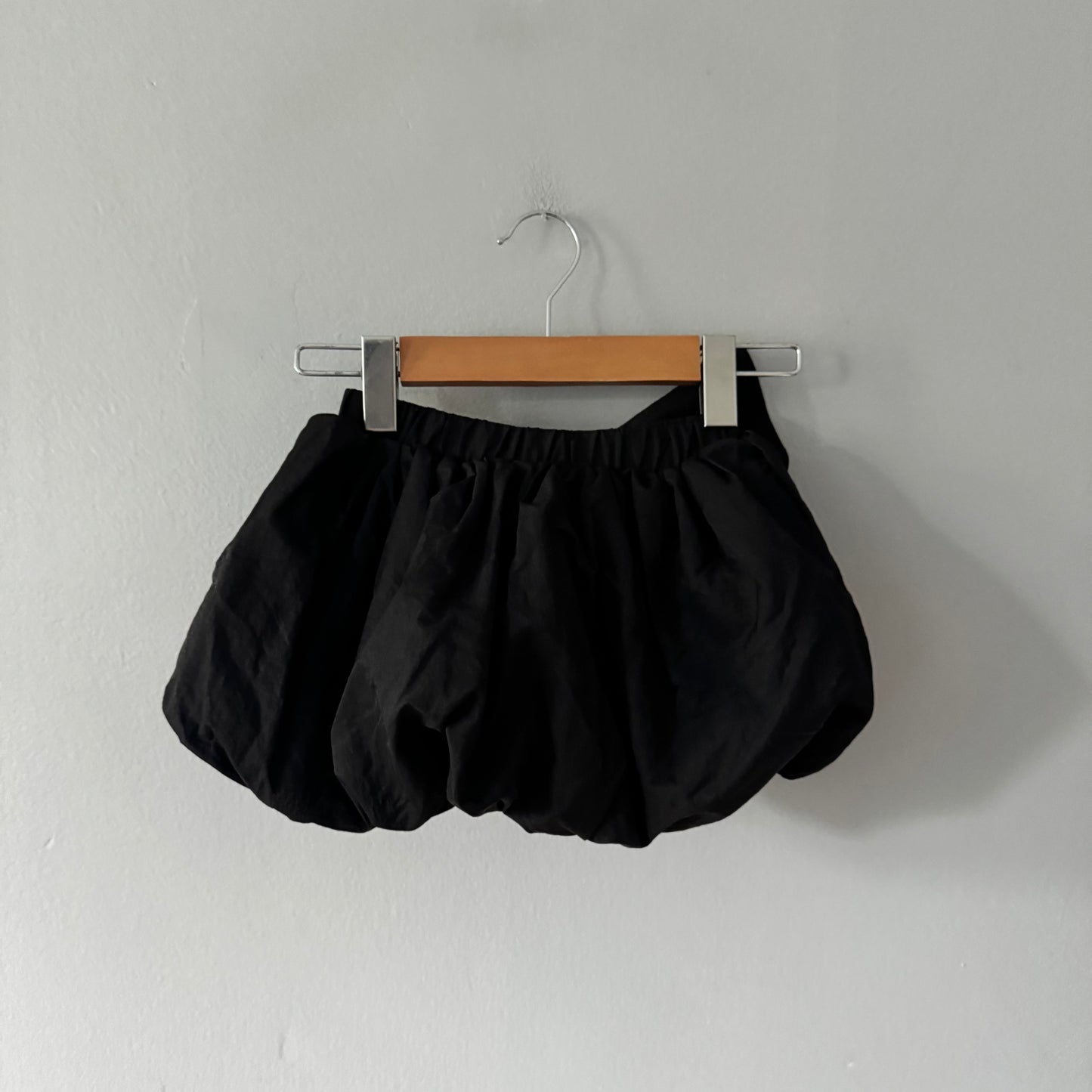 H&M / Black fluffy skirt / 2-4Y