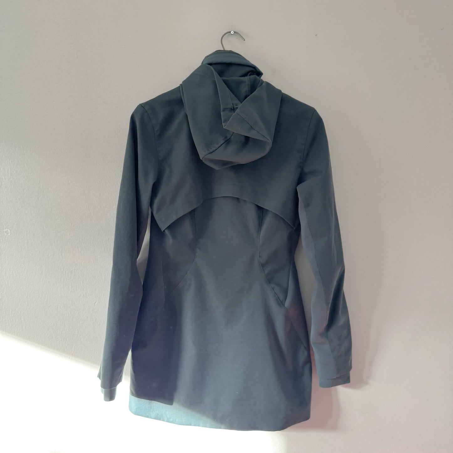 Lululemon / Dark green light jacket / Women 6