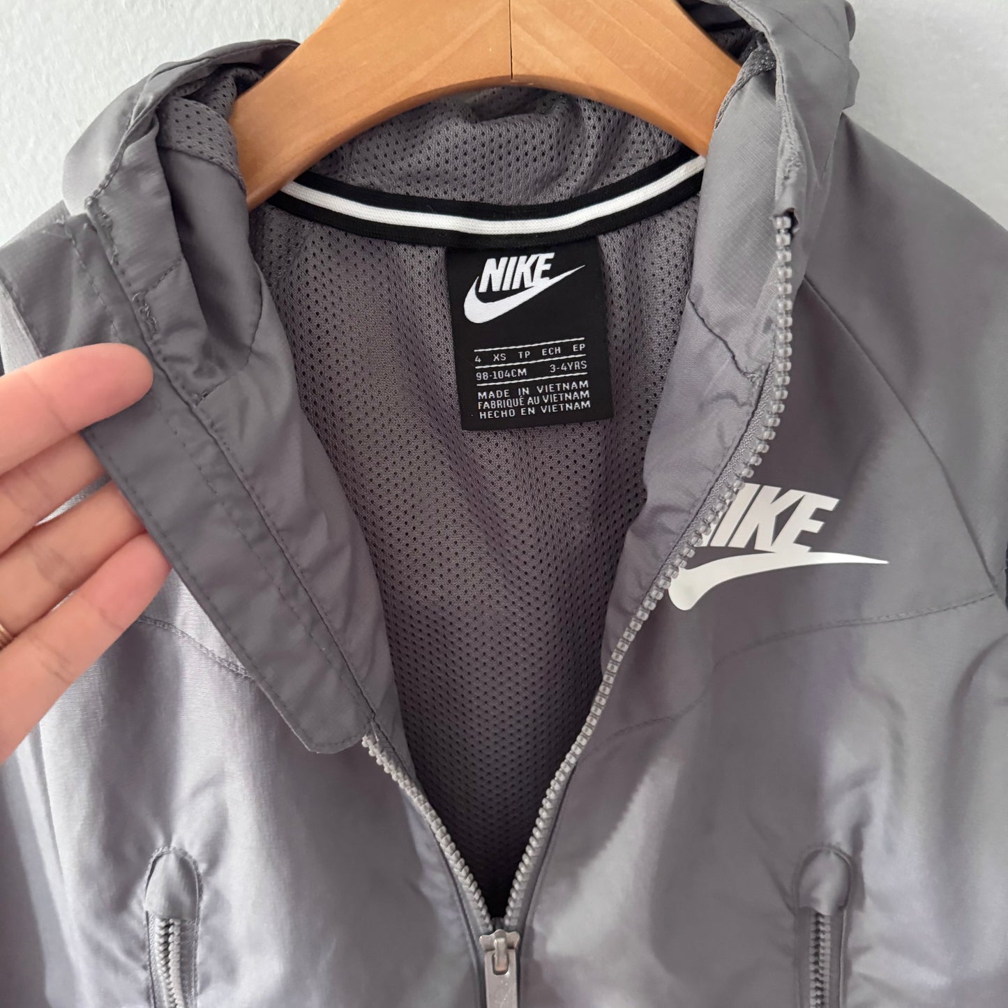 Nike / Grey zip up windbreaker / 3-4Y