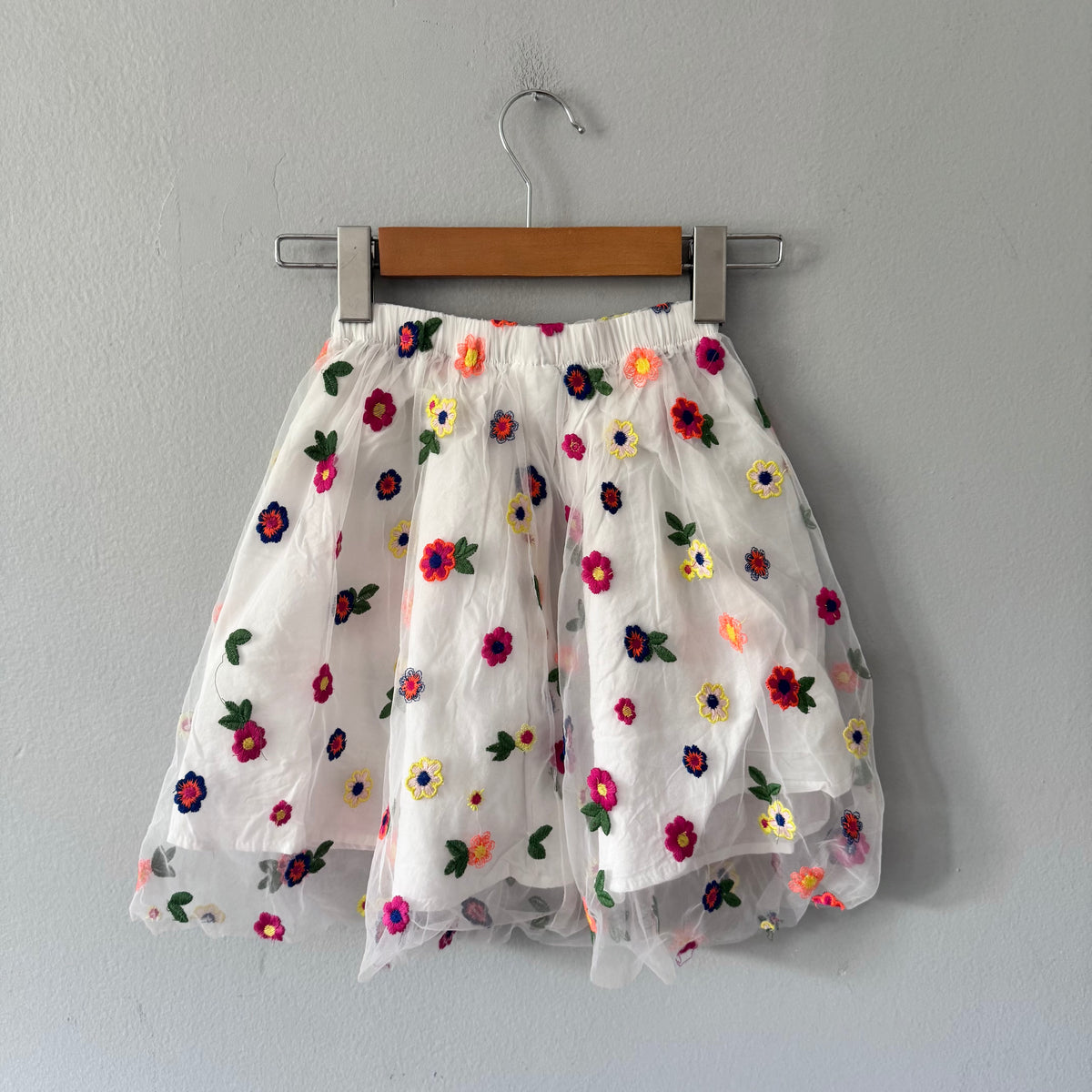 Dudu cream / White x floral skirt / 6Y