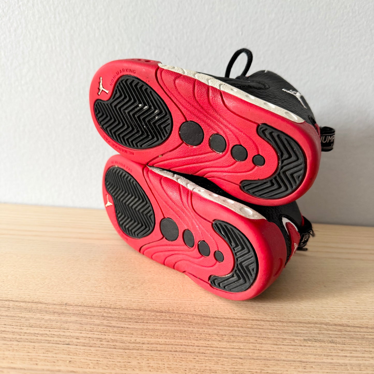 Nike / Jordan sneaker / US8