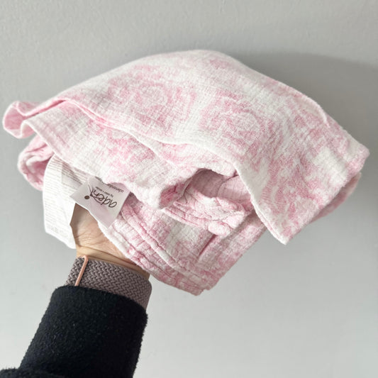 Aden + Anais / White x pink floral swaddle