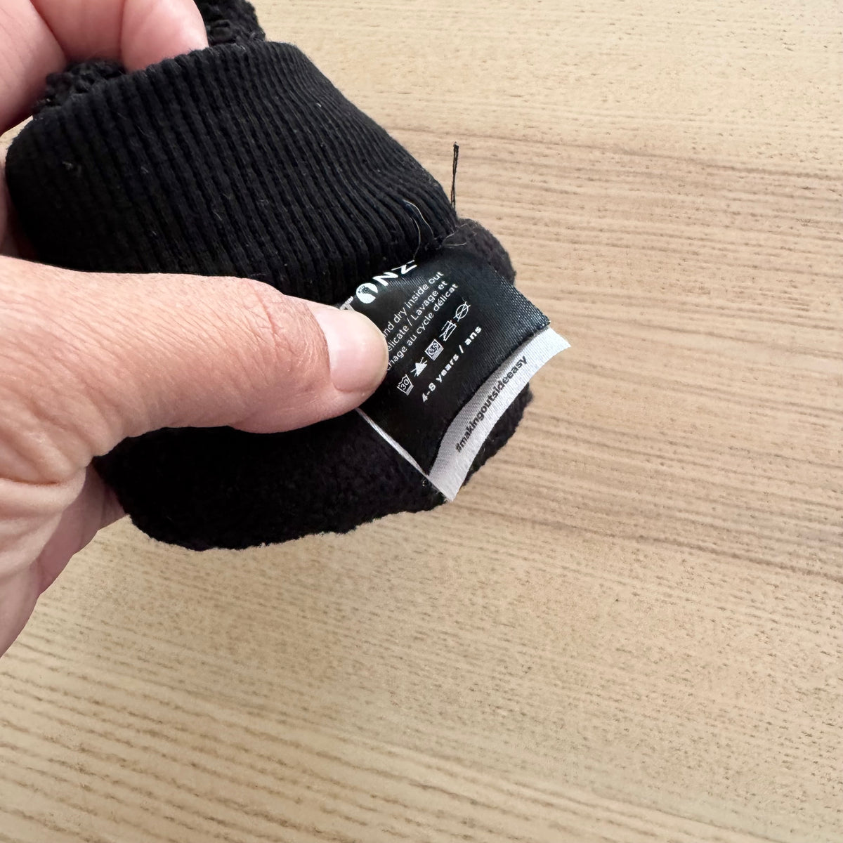 Stonz / Black mittens / 4-8Y