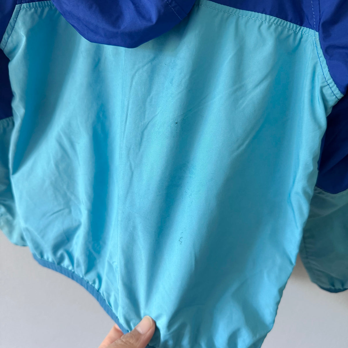 The North Face / Blue windbreaker / 3T