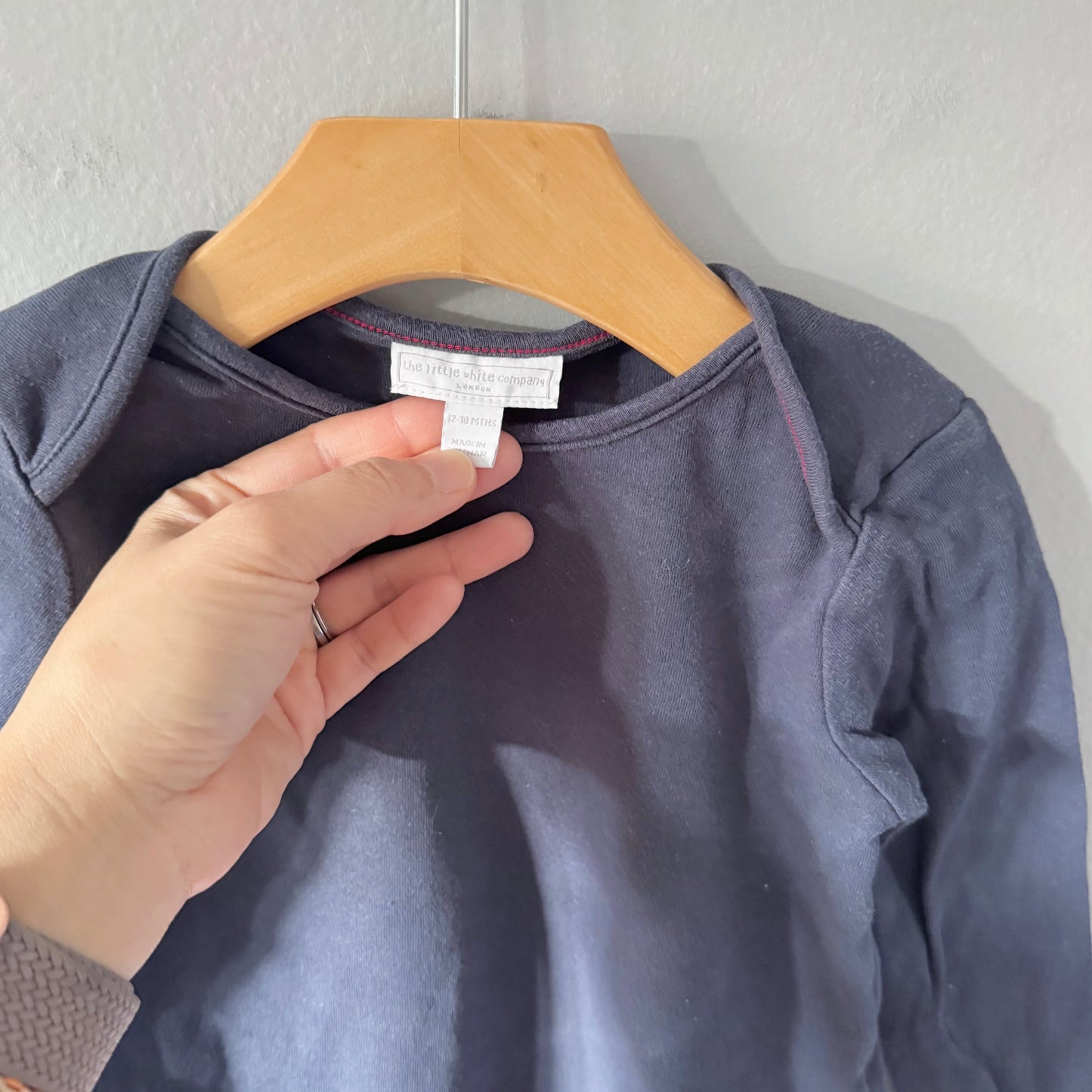 The little white company / Navy long sleeve top / 12-18M