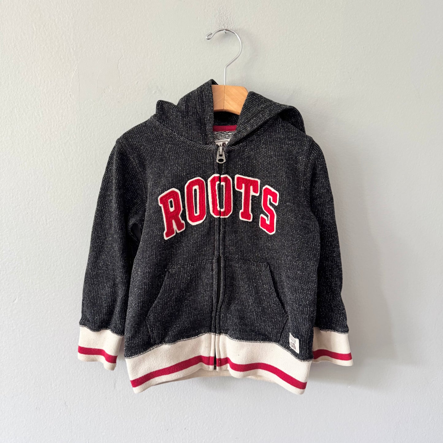 Roots Cabin / Red logo x black zip up hoodie / 4T