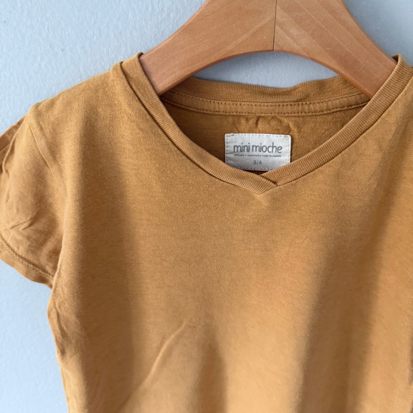 Mini mioche / Mustard V neck T-shirt / 3-4Y