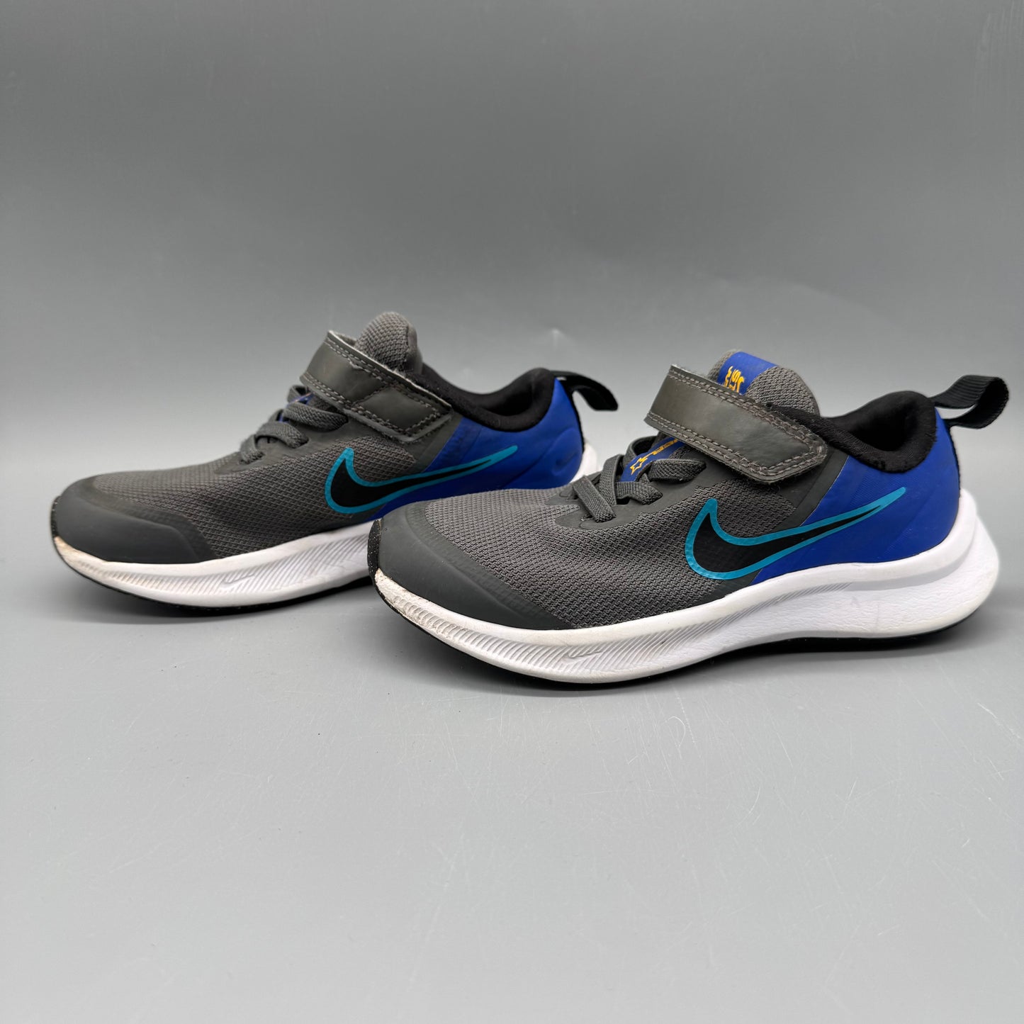 Nike / Running Shoes / US11
