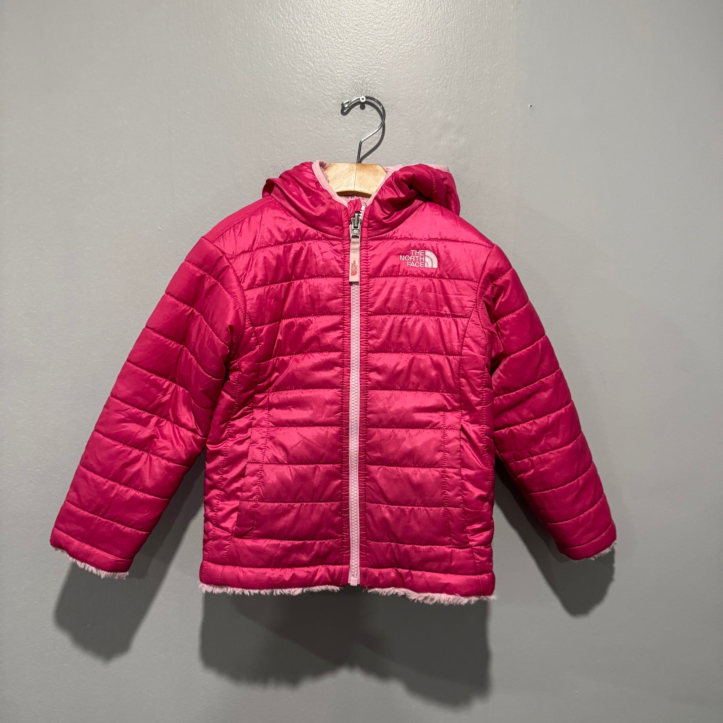 The North Face / Pink sherpa x puffer reversible jacket	/ 4T