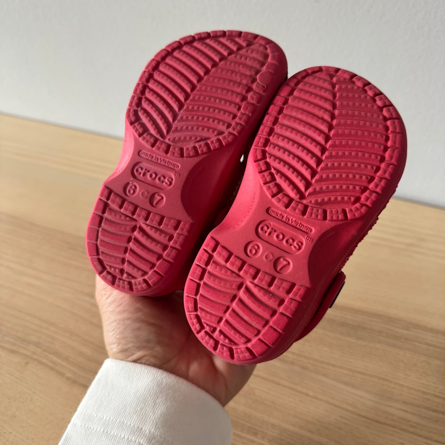 Crocs / Sandales rouges / US6-7