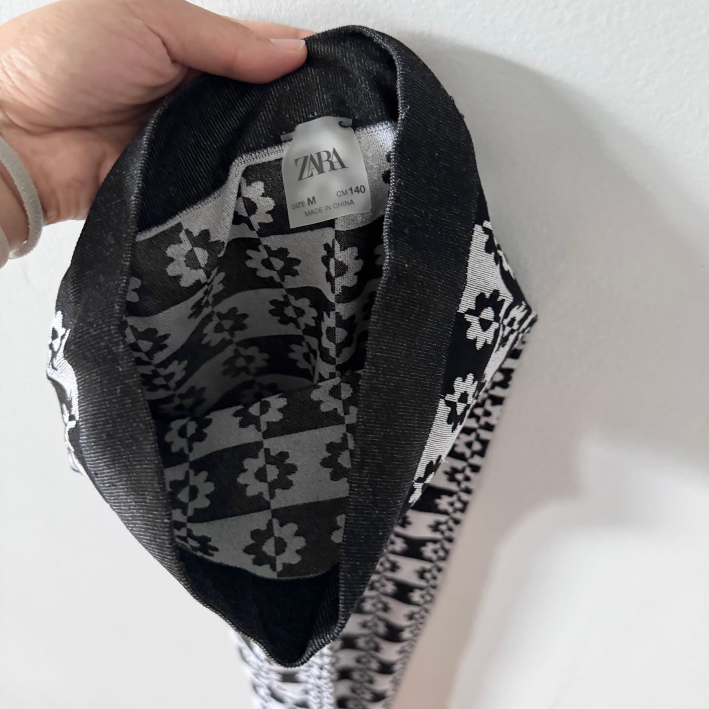 Zara / White x black floral set up / 10Y(140cm)