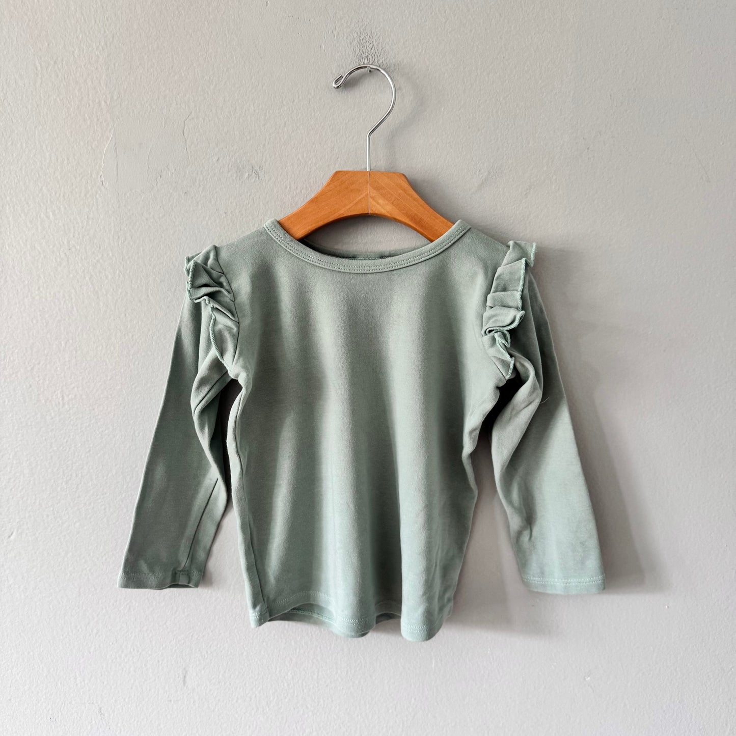 Little & Lively / Light green long sleeve / 5-6T