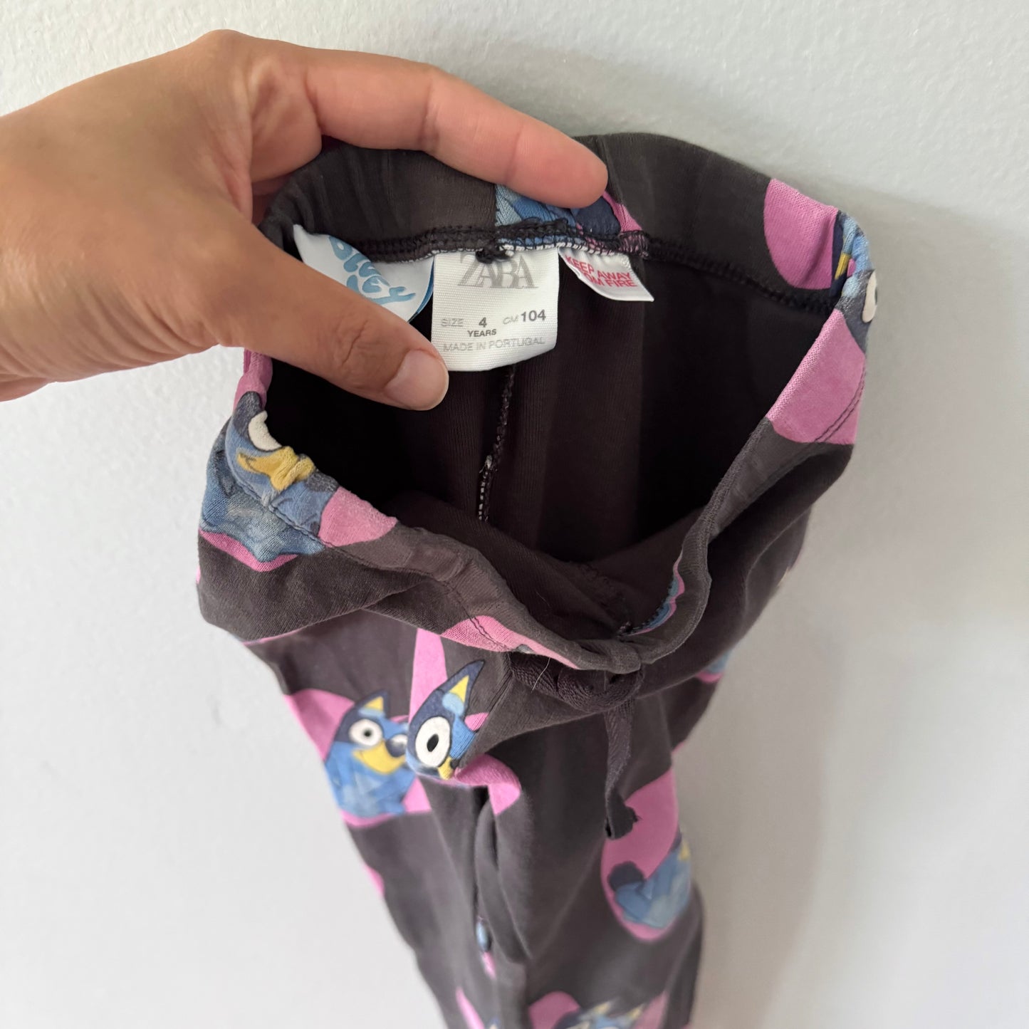 Zara x Bluey / Dark grey x heart leggings / 4Y