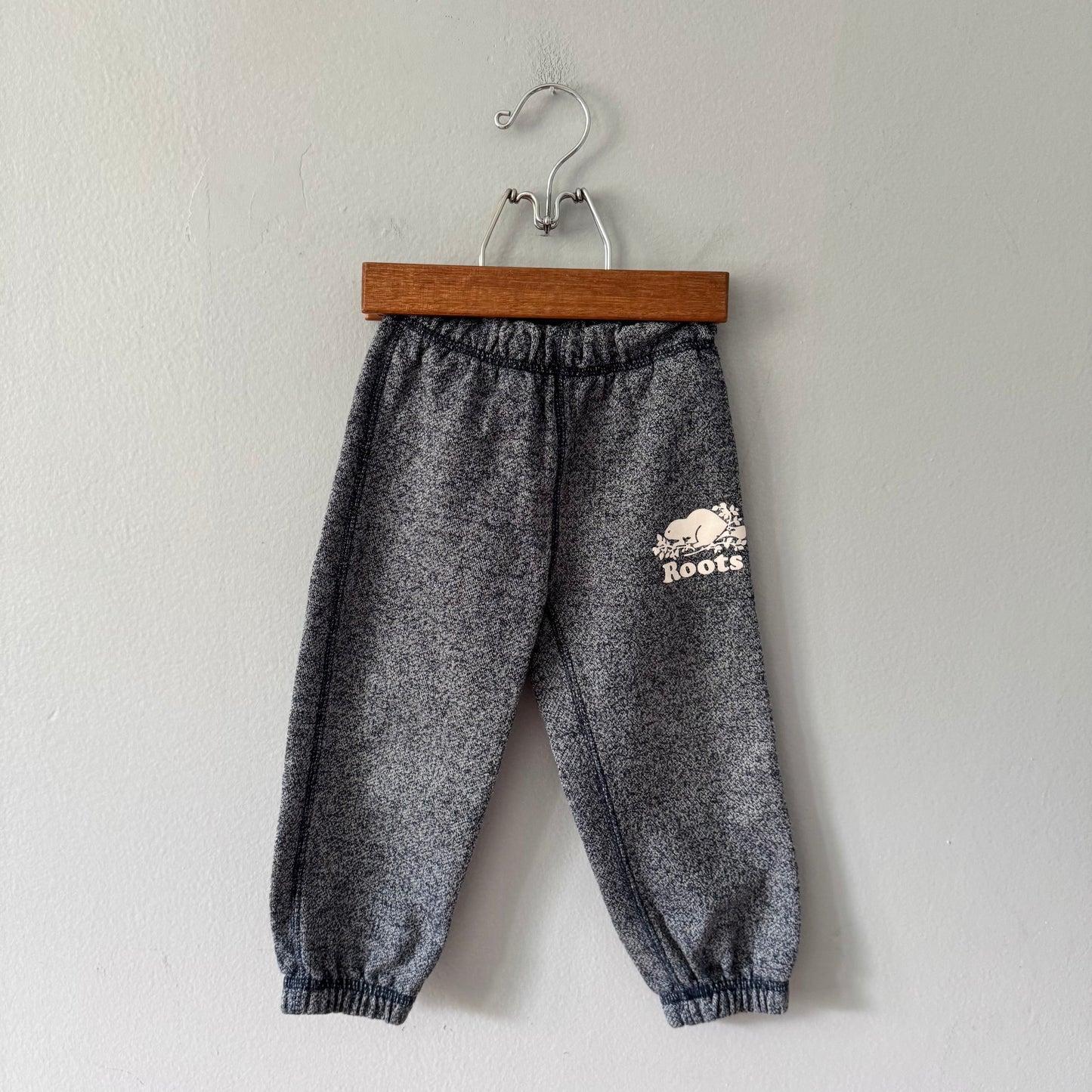Roots / Navy salt and pepper sweatpants / 2T