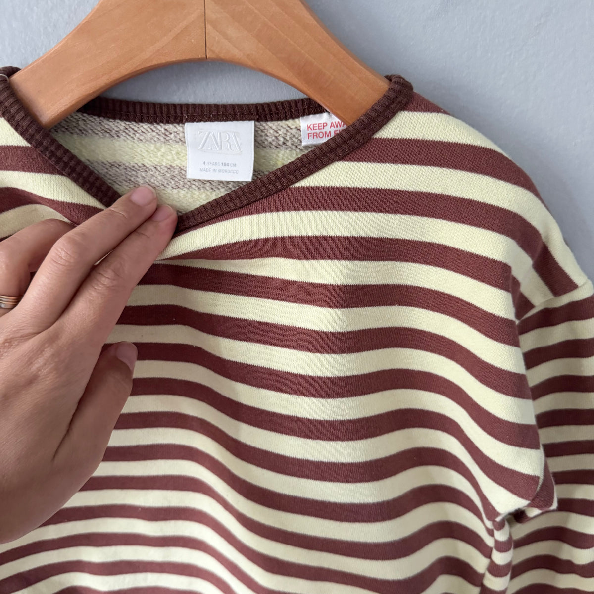 Zara / Brown yellow stripe sweatshirt / 4Y