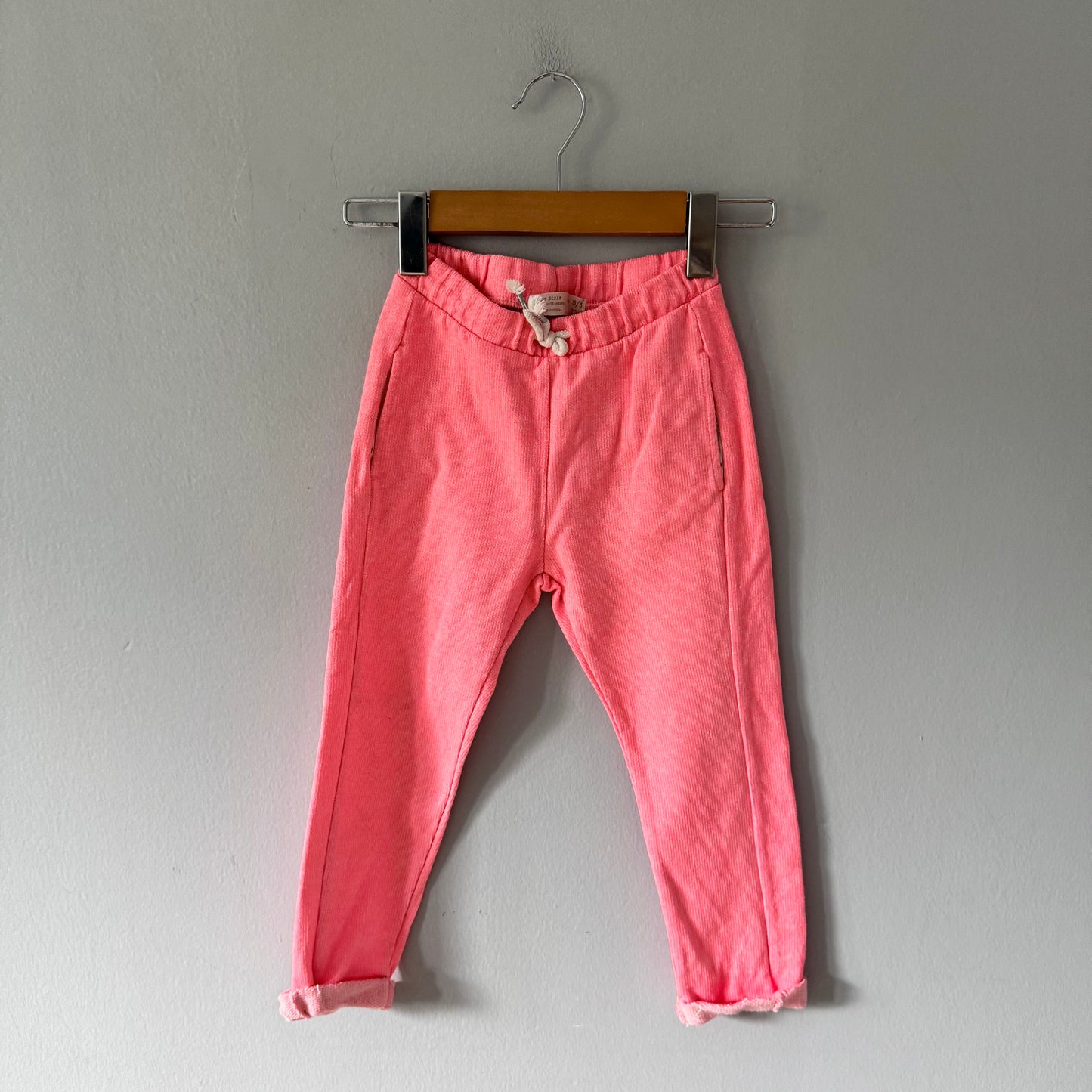 Zara / Neon pink sweatpants / 5-6Y