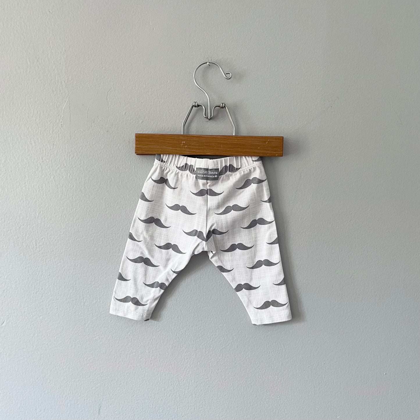 Ollie Jones / White pant / 0-3M