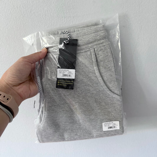 Lola & Taylor / Light grey crew shorts / 5Y - New with tag - 2 Available
