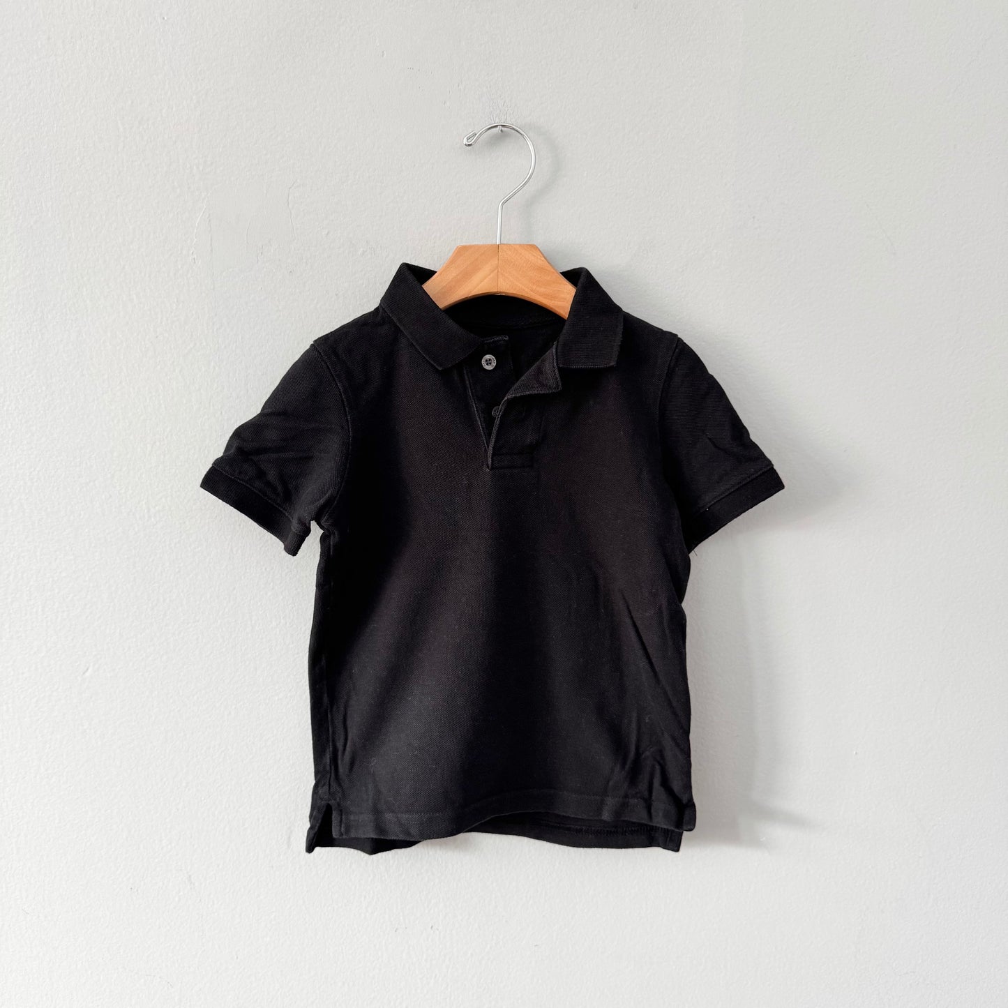 Gap / Polo noir / 4 ans