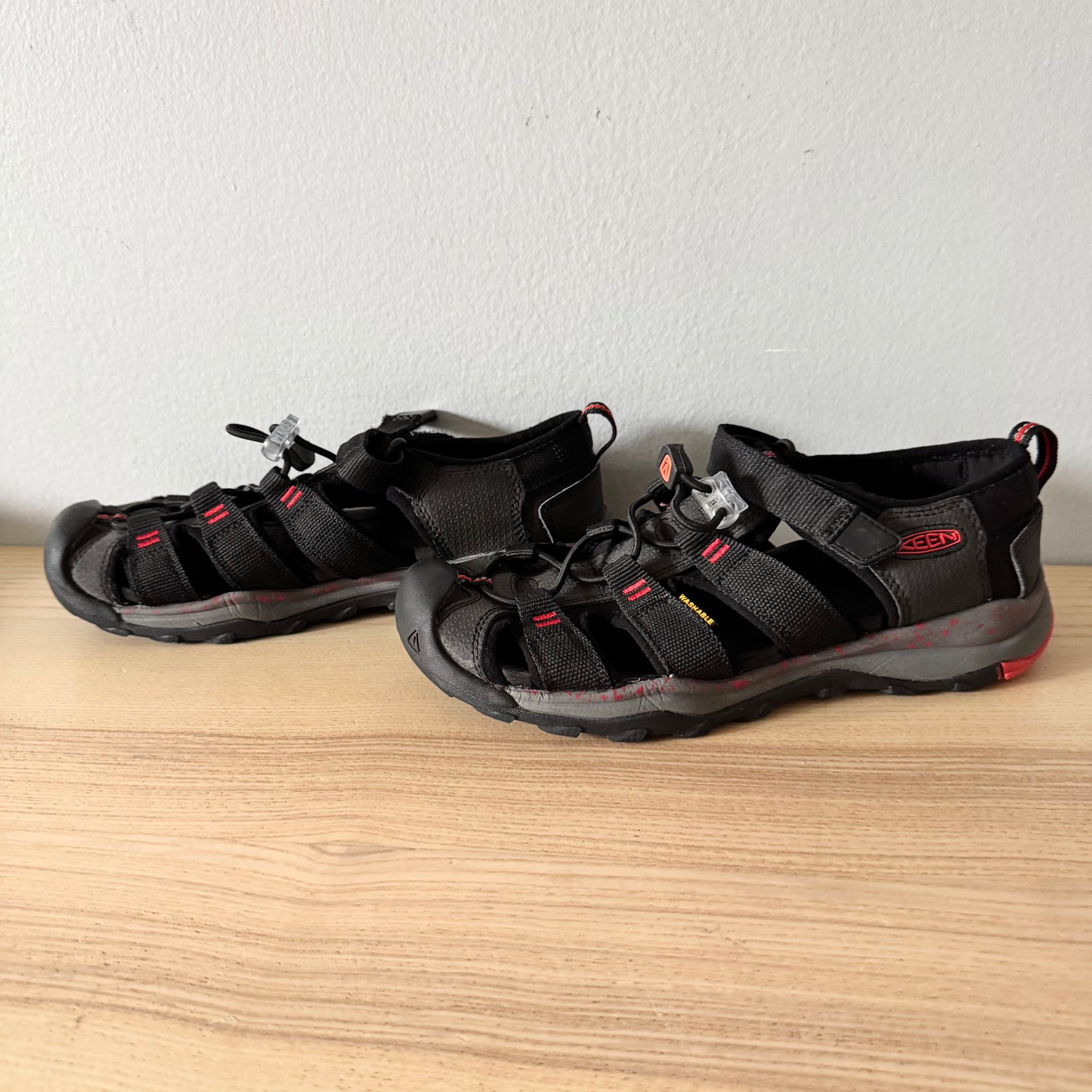 Keen / Sandales noires / J4