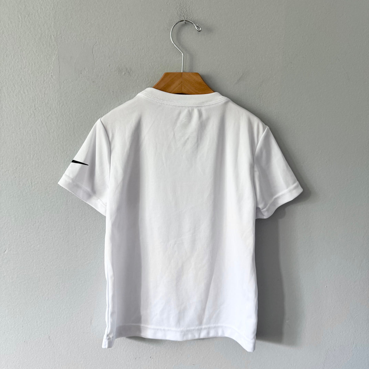 Nike / White Dri-fit T-shirt / 5-6Y