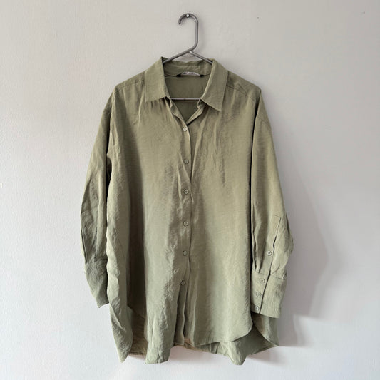 Zara / Khaki oversized shirt / Women S(Fits L)