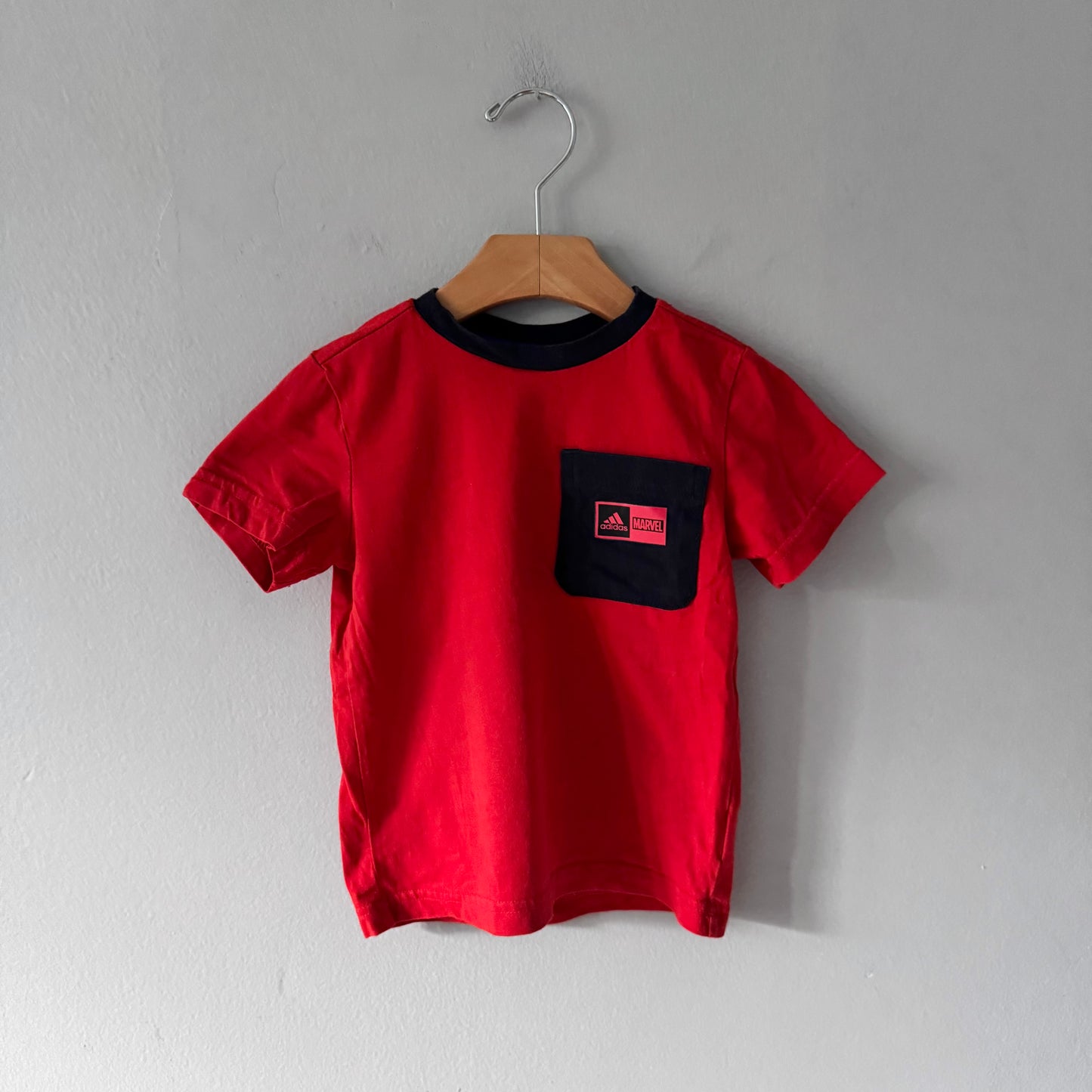 Adidas x Marvel / Red T-shirt / 18-24M