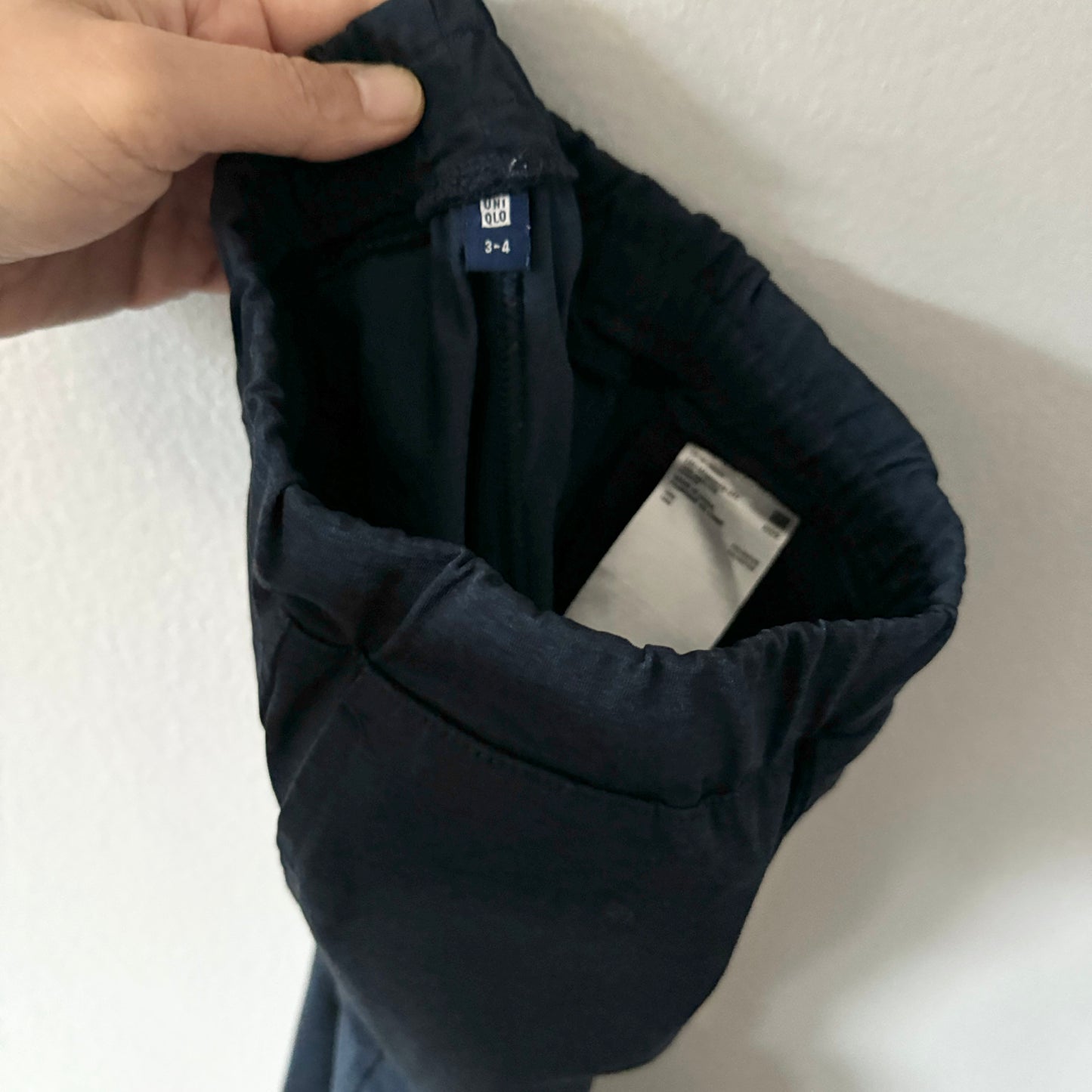 Uniqlo / Navy active pants / 3-4Y