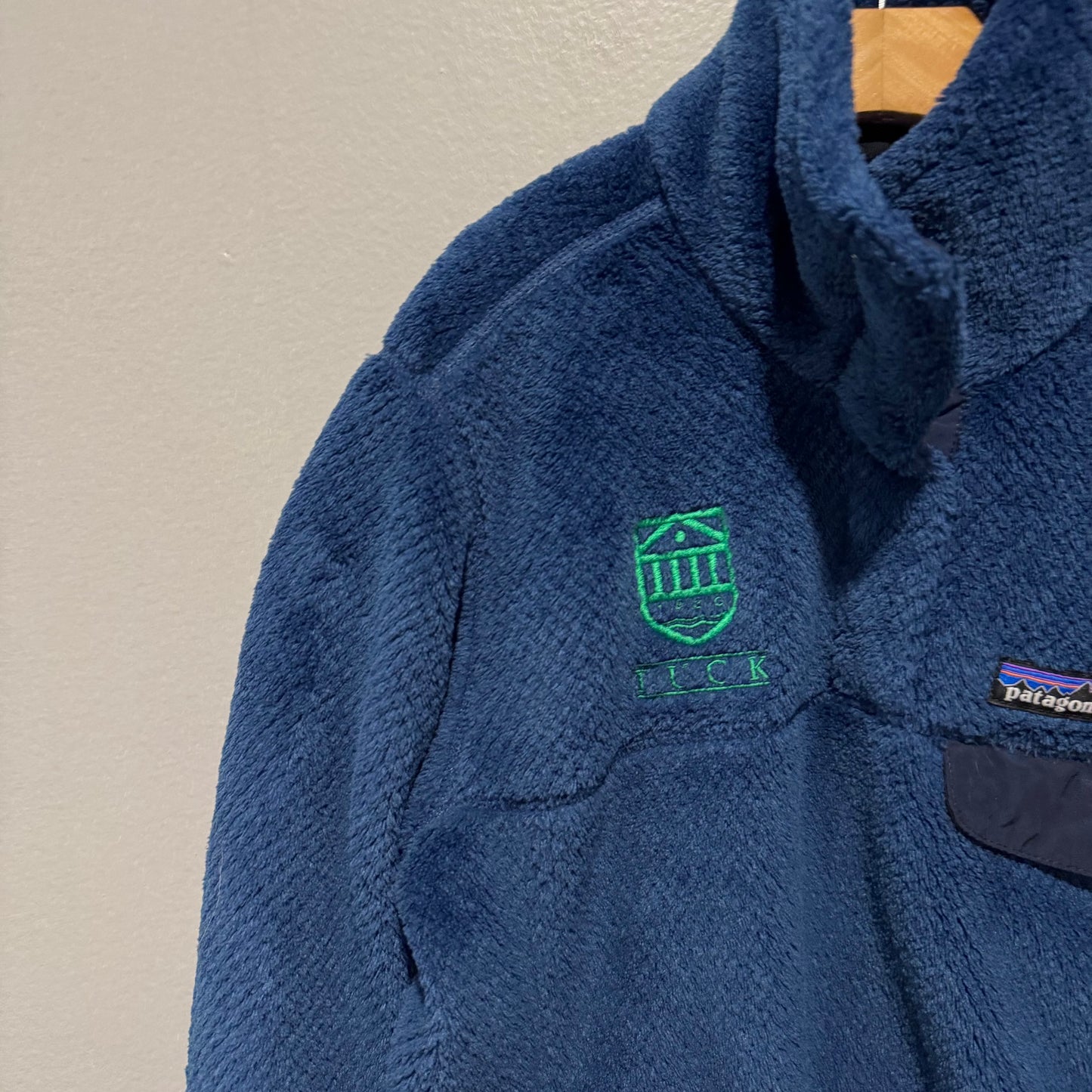 Patagonia x Tuck University / Navy fleece pullover / 10-12Y