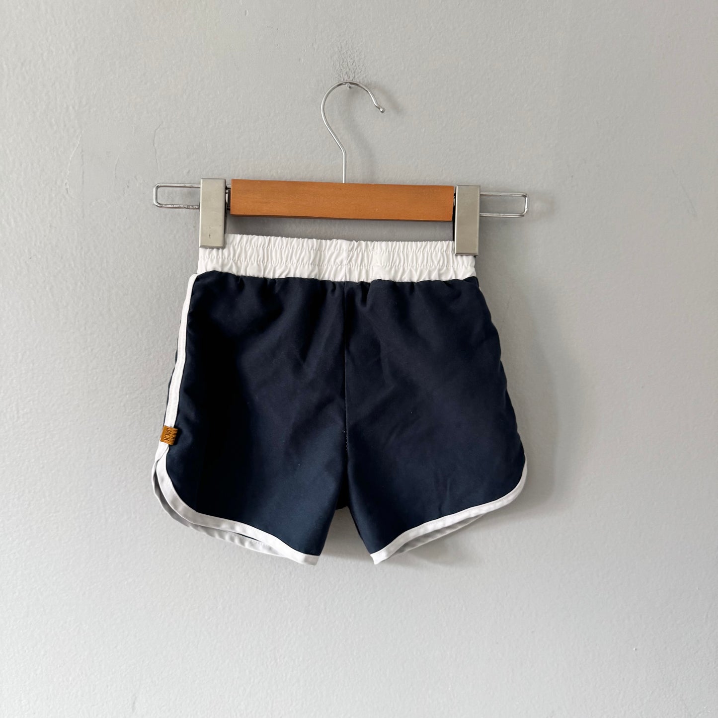 Lila & Jack / Navy swim trunks / 4Y - Mended