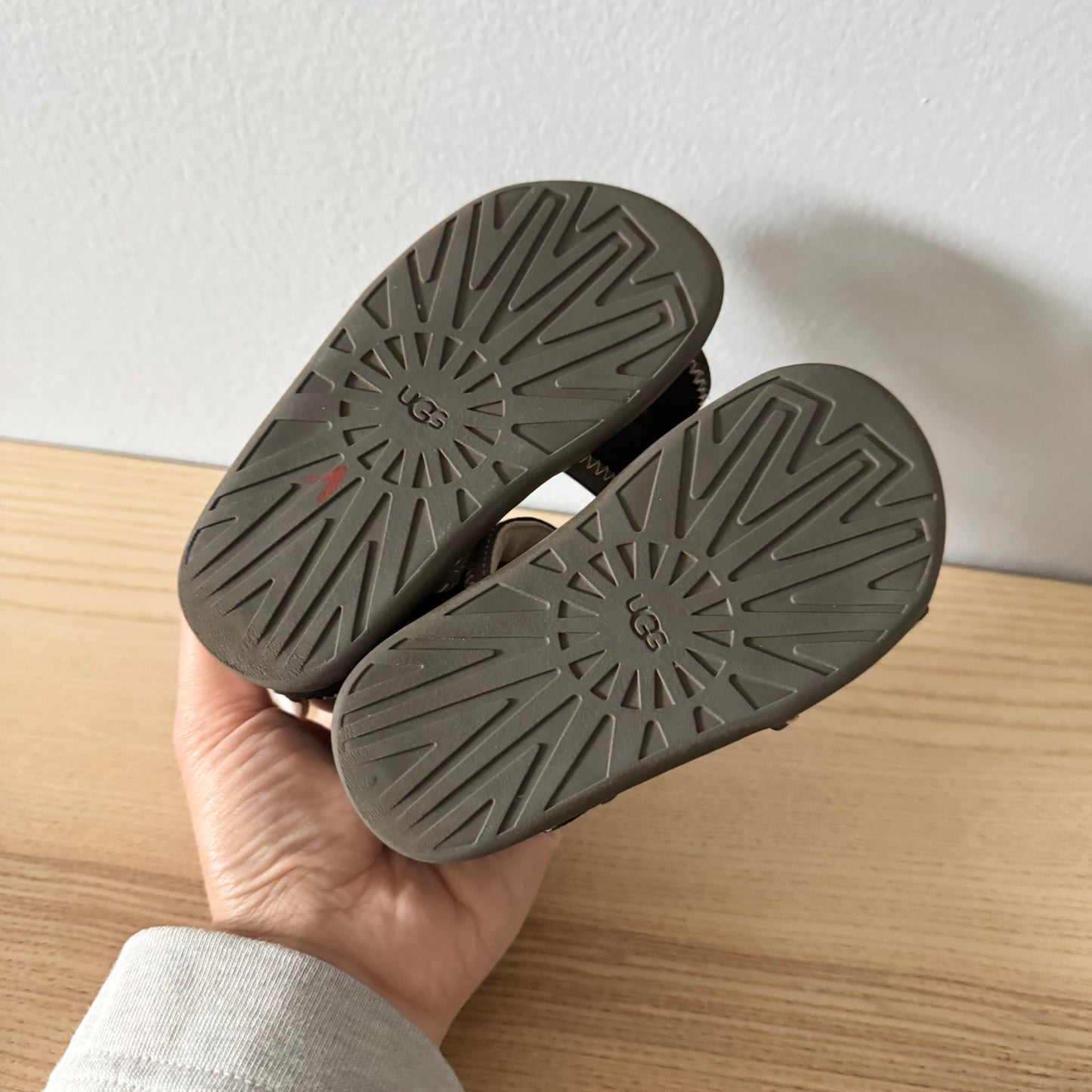 UGG / Sandales / US6-7Y