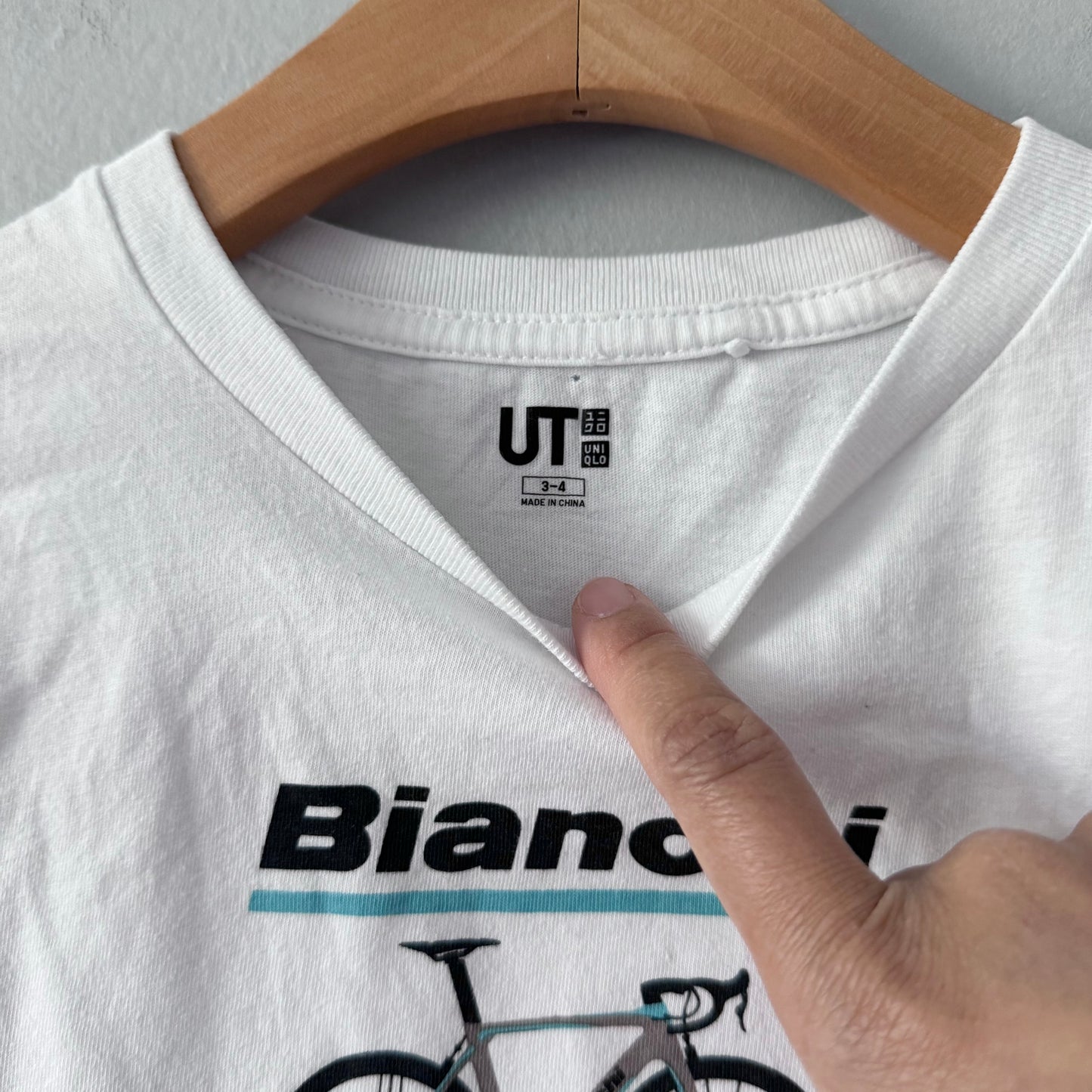 Uniqlo / White Bianchi T-shirt / 3-4Y
