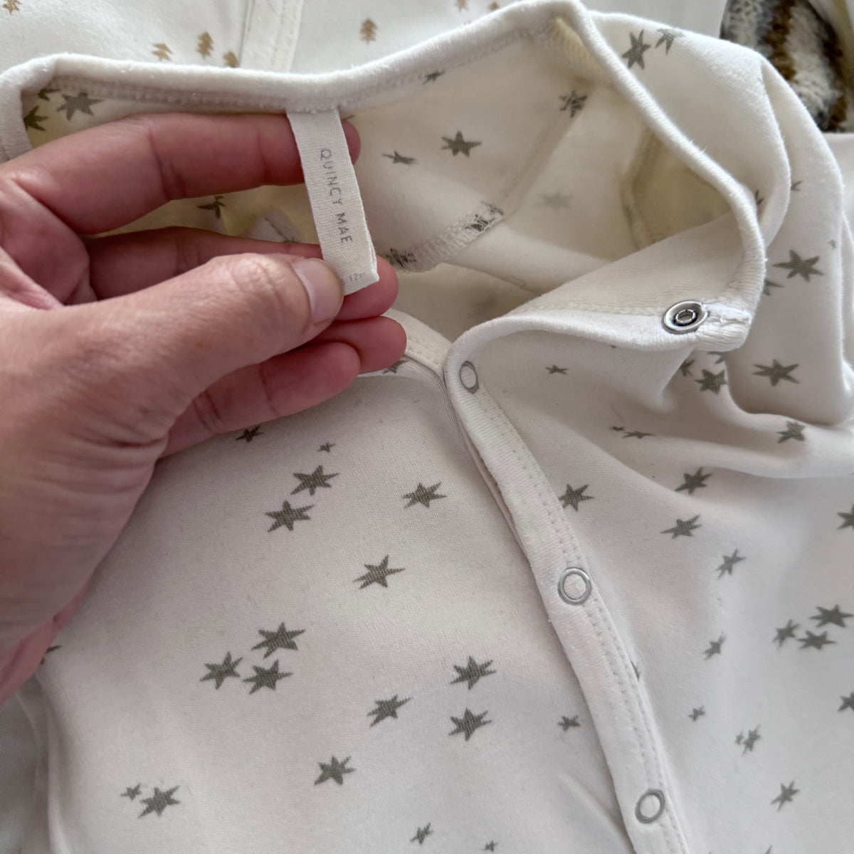 Quincy Mae / White x grey star romper / 6-12M